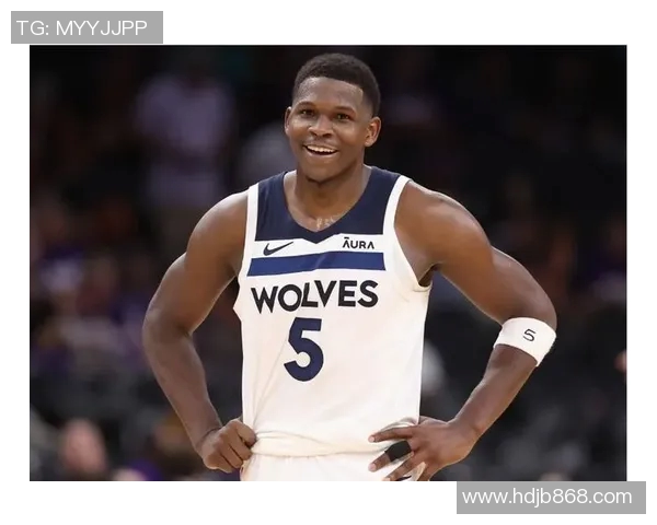 外线手感不佳！爱德华兹14中5得到13分4篮板3助攻