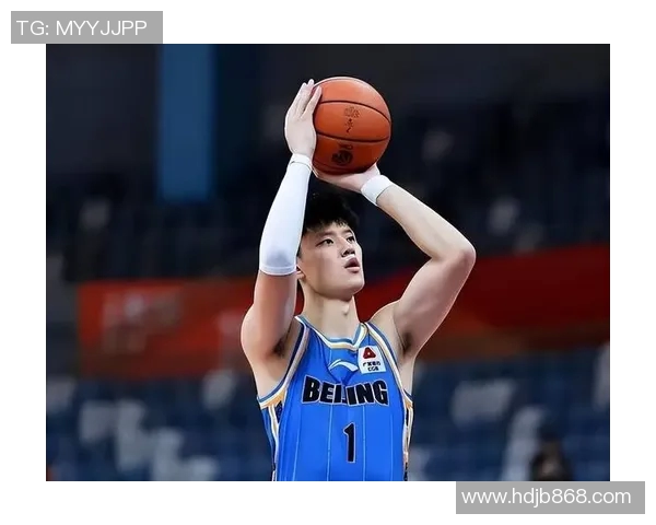 曾凡博收到NCAA名校邀约，篮网E10合同却成最大障碍，计划先回国家队报到！