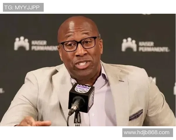 迈克·布朗谈沙梅特右肩伤情:将在未来几天接受全面评估 迈克·布朗谈沙梅特右肩伤情:将在未来几天接受全面评估