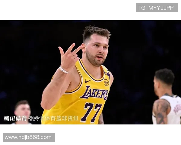 里夫斯进步明显，2点让东契奇开心！老詹能安心，湖人两引援成功