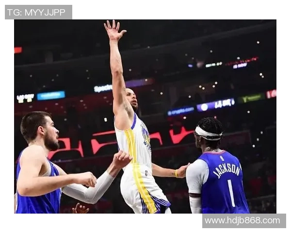 手感火热!墨菲狂砍35分8板4助3断,连场得分上30 手感火热!墨菲狂砍35分8板4助3断,连场得分上30