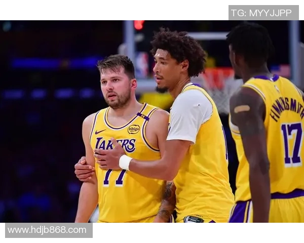 东契奇下半场并未回归，八村塁顶替东契奇出任下半场首发